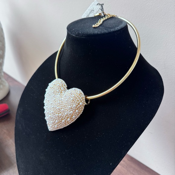 NATASHA Pearl Heart Statement
Necklace - Picture 3 of 8